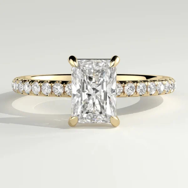 Eléy verlovingsring met radiant lab grown diamant van 1 karaat op een pavé band in 18k geelgoud