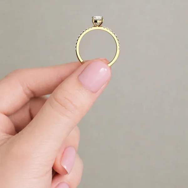 Bera - Ovaal 1,00 ct lab grown diamant - Verlovingsring met pavé zijstenen